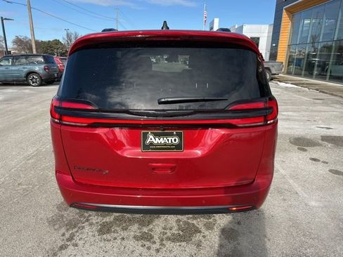 New 2026 Chrysler Pacifica Select w/ S Appearance Package FWD image 7