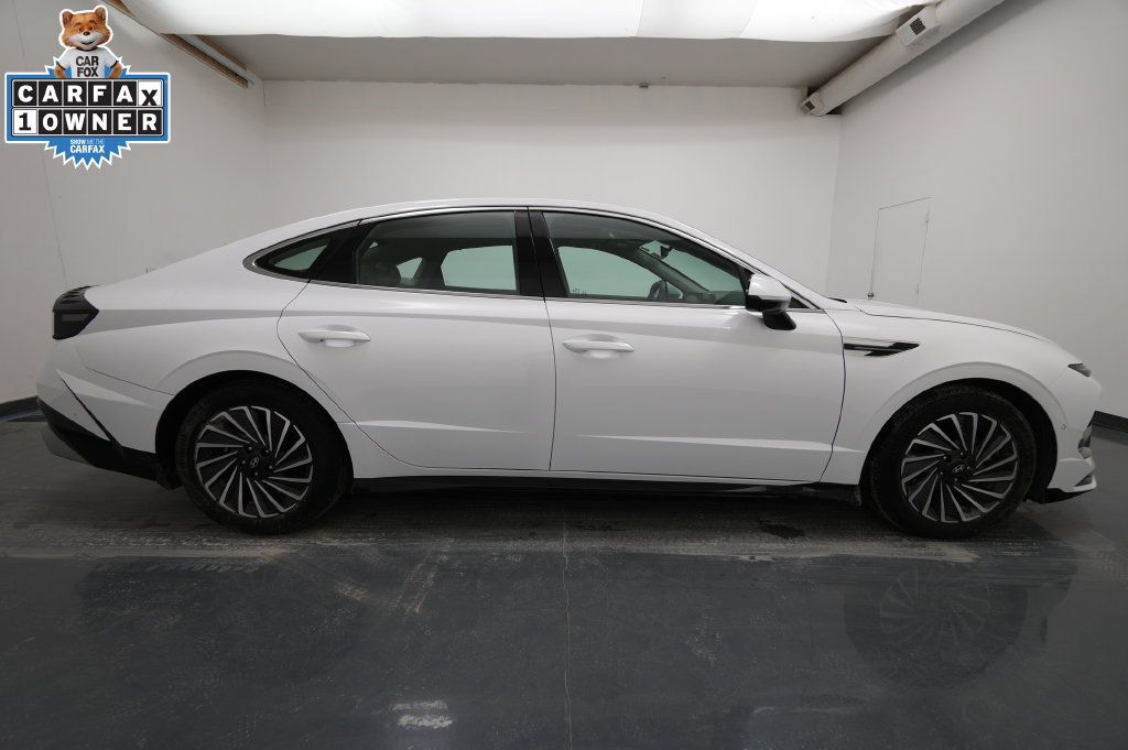 Used 2025 Hyundai Sonata Limited FWD image 9