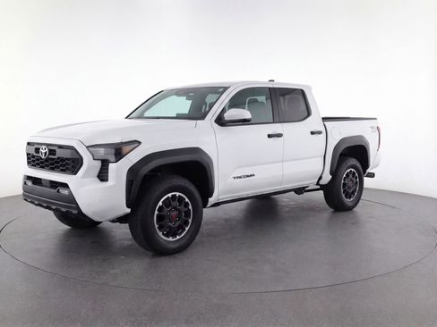 Used 2025 Toyota Tacoma TRD Off-Road AWD/4WD image 3