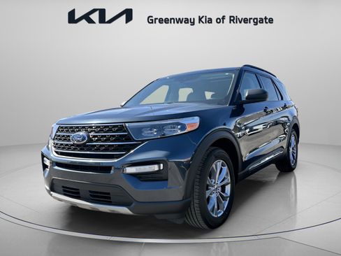 Used 2022 Ford Explorer XLT w/ Equipment Group 202A RWD image 3