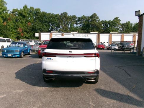 Used 2025 Buick Enclave Preferred AWD/4WD image 7