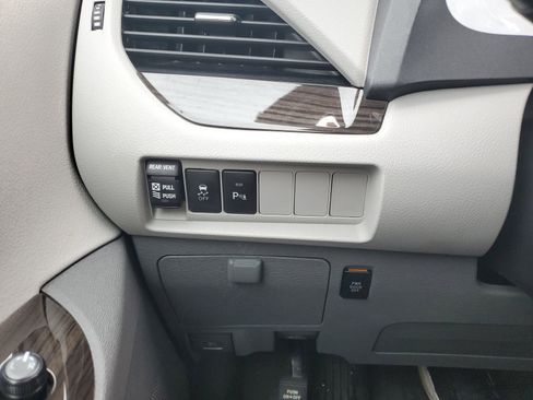 Used 2018 Toyota Sienna XLE Premium image 20