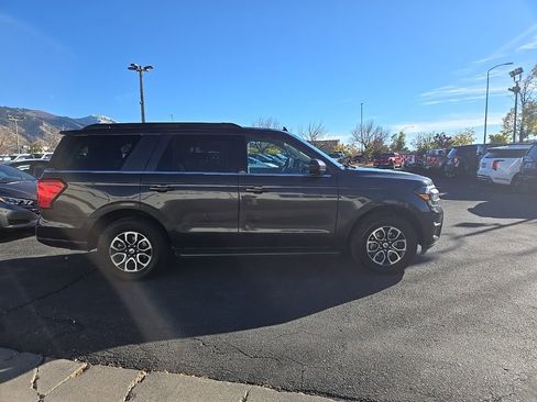 Used 2024 Ford Expedition XLT image 4