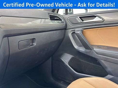 Certified 2023 Volkswagen Tiguan SE w/ Panoramic Sunroof Package AWD/4WD image 17