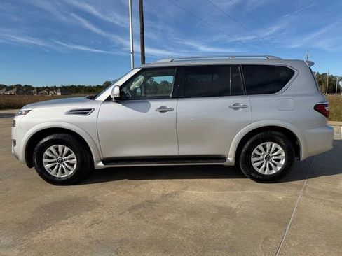 Used 2024 Nissan Armada SV image 2