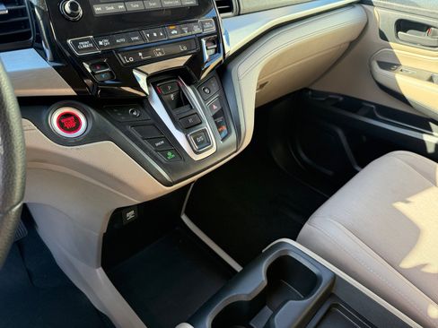 Used 2018 Honda Odyssey EX image 13