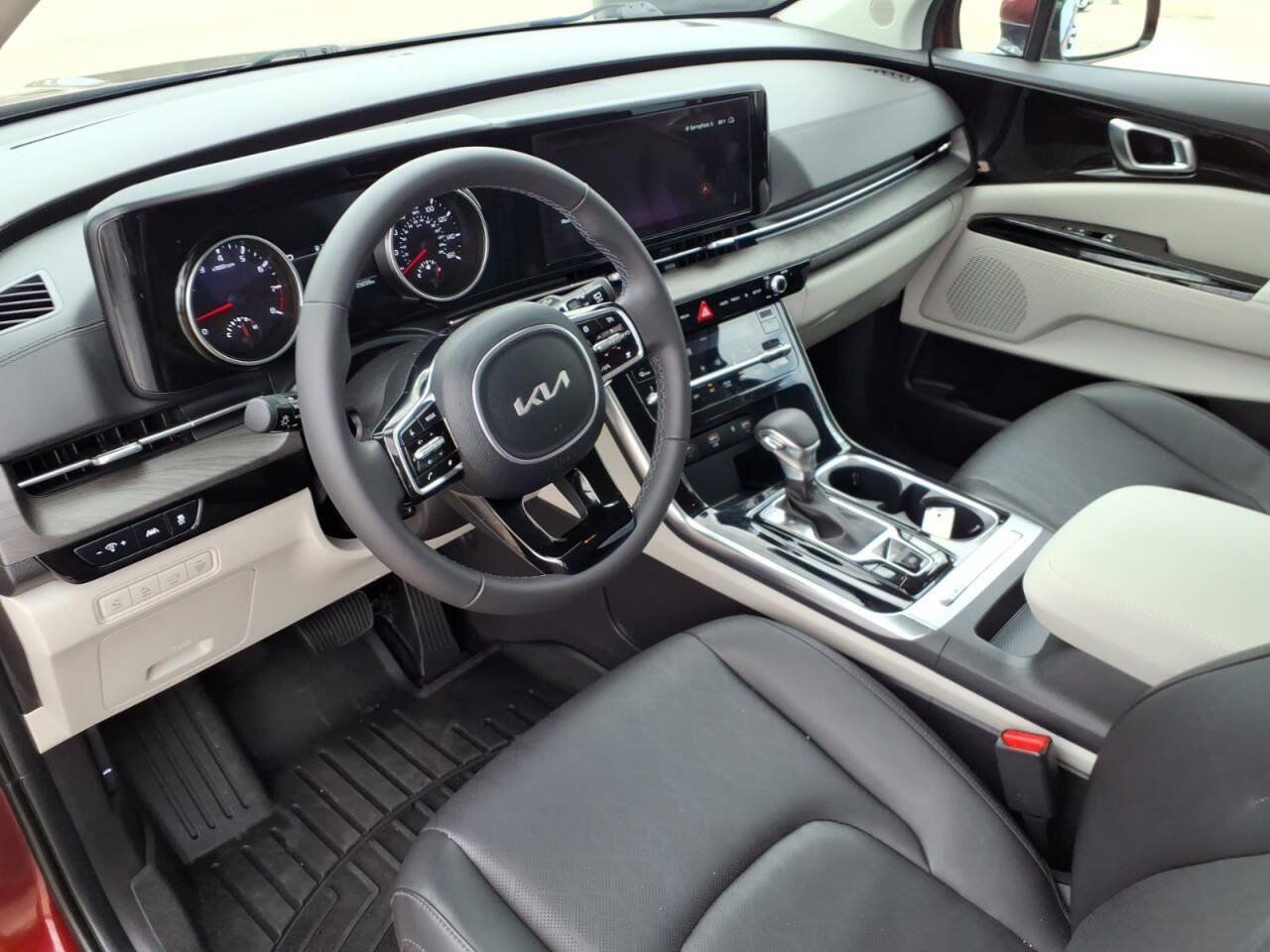 Used 2024 Kia Carnival EX FWD image 21