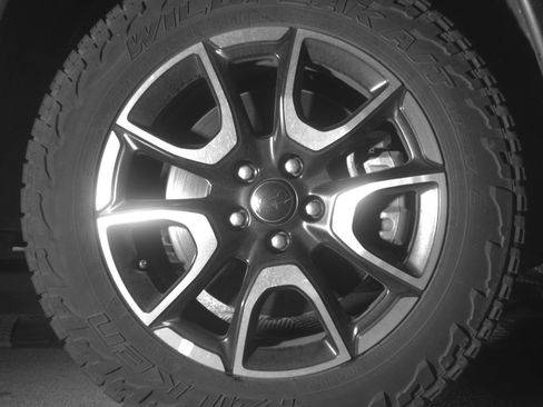 Used 2025 Jeep Compass Trailhawk AWD/4WD image 13