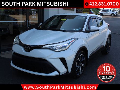 Used 2021 Toyota C-HR XLE FWD image 3