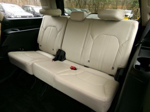 Used 2021 Ford Expedition Platinum image 17