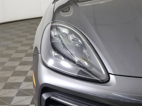 Used 2020 Porsche Cayenne image 16