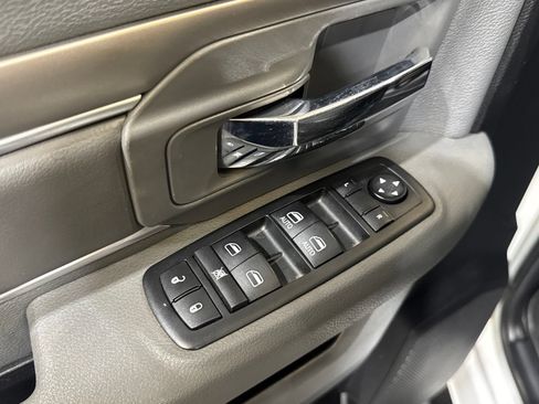 Used 2014 RAM 2500 SLT w/ Luxury Group AWD/4WD image 30