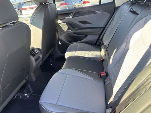 New 2026 Volkswagen Tiguan SE FWD image 11