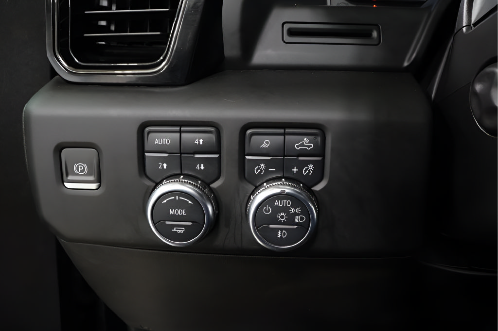 Used 2024 GMC Sierra 1500 AT4 w/ AT4 Preferred Package AWD/4WD image 18