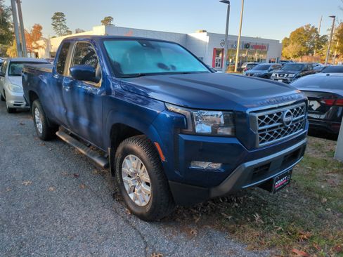 Certified 2022 Nissan Frontier SV image 1