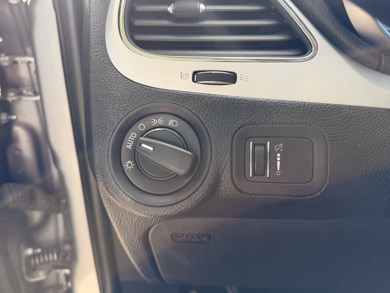 Used 2018 Dodge Journey SE w/ Mopar All Weather Group FWD image 12