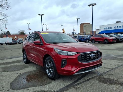 Certified 2023 Ford Escape ST-Line Select w/ Tech Pack #2 AWD/4WD image 3