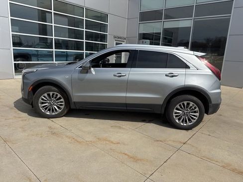 Used 2025 Cadillac XT4 Premium Luxury image 4