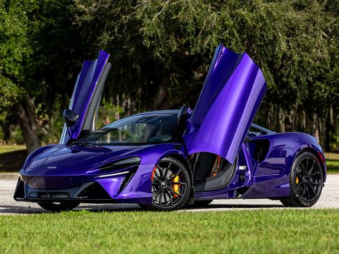 Used 2024 McLaren Artura TechLux image 4