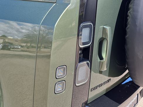 New 2026 Land Rover Defender 110 X-Dynamic SE image 34