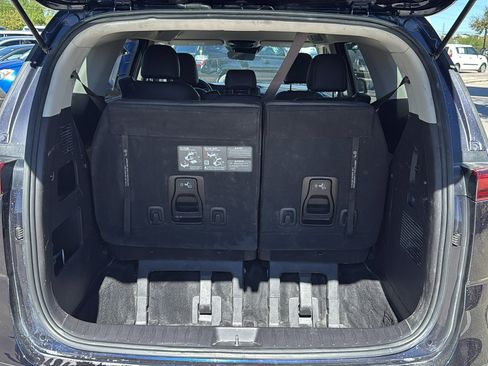 Used 2024 Kia Carnival LX image 28