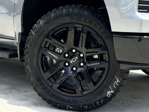 Used 2025 Chevrolet Silverado 1500 LT Trail Boss w/ Convenience Package II AWD/4WD image 12