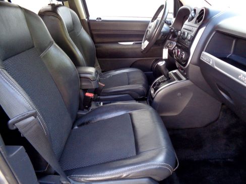 Used 2016 Jeep Compass Latitude image 30