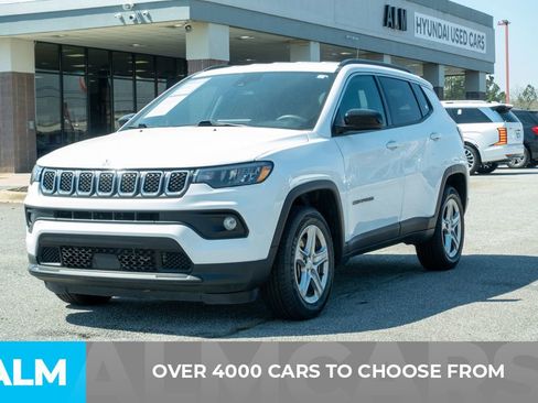Used 2024 Jeep Compass Latitude image 2