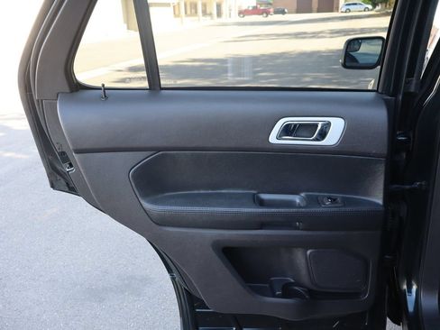 Used 2014 Ford Explorer XLT w/ Equipment Group 202A AWD/4WD image 26