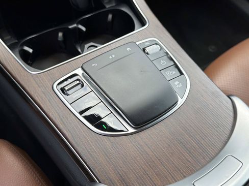 Used 2022 Mercedes-Benz GLC 300 image 25