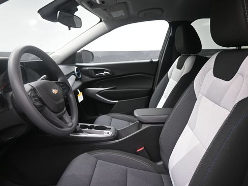 Used 2026 Chevrolet Trax LS w/ LS Convenience Package FWD image 13