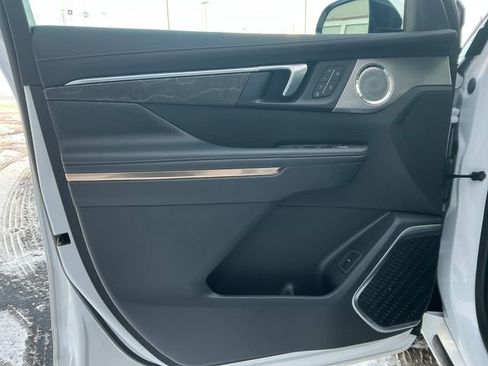 Used 2025 Buick Enclave Avenir w/ Trailering Package, 5000 lbs. image 12