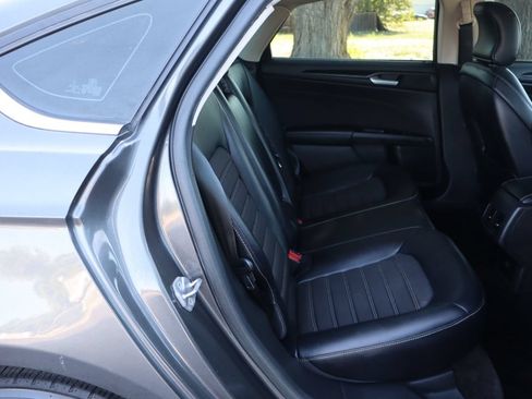 Used 2018 Ford Fusion SE w/ Equipment Group 201A FWD image 21
