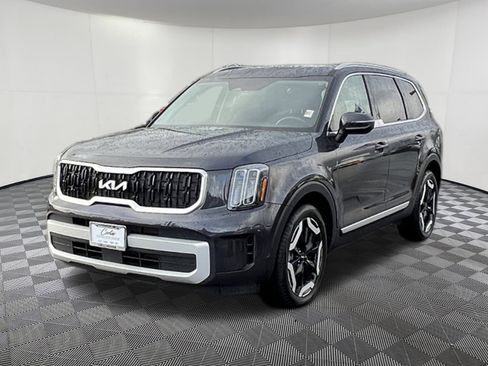 Used 2025 Kia Telluride EX image 3
