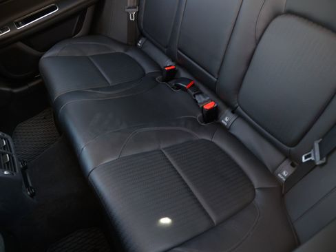 Used 2018 Jaguar XF Prestige image 13