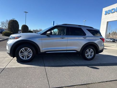 Used 2020 Ford Explorer XLT w/ Equipment Group 202A AWD/4WD image 11