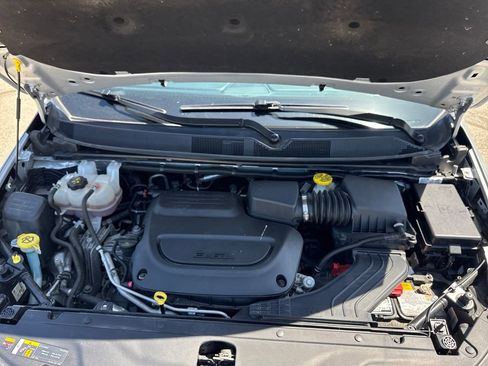 Used 2023 Chrysler Pacifica Touring-L FWD image 34