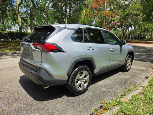 Used 2025 Toyota RAV4 XLE FWD image 7