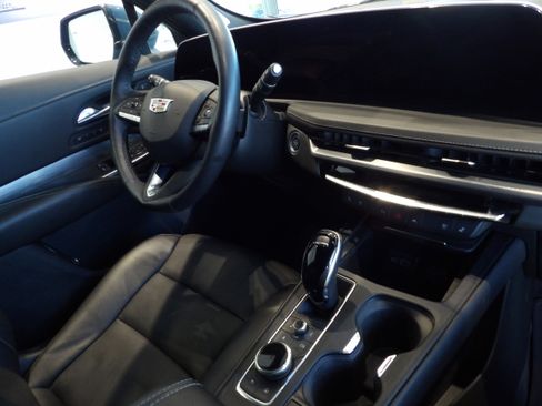 Used 2024 Cadillac XT4 Premium Luxury image 24