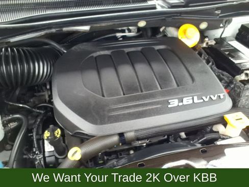 Used 2016 Dodge Grand Caravan SE image 32