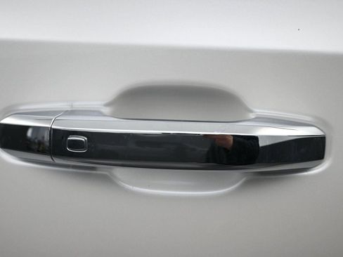 Used 2024 GMC Sierra 1500 Denali Ultimate image 8