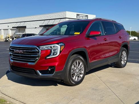 Used 2024 GMC Terrain SLT w/ Tech Package image 3