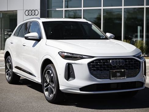 New 2026 Audi Q5 Premium image 2