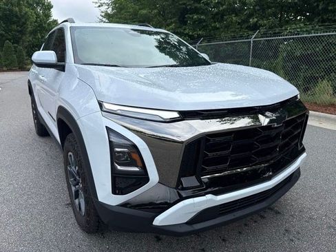 Used 2026 Chevrolet Equinox ACTIV w/ Convenience Package III FWD image 3