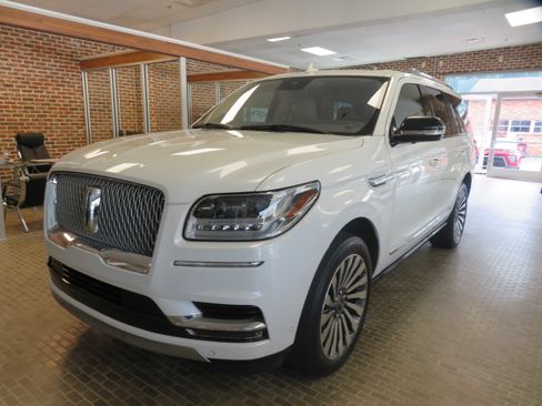 Used 2020 Lincoln Navigator Reserve w/ Luxury Package image 1