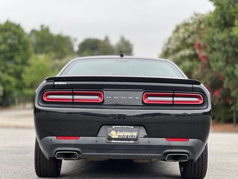 Used 2016 Dodge Challenger R/T w/ Driver Convenience Group RWD image 6
