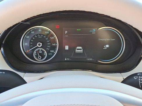 Certified 2025 Genesis Electrified GV70 image 25