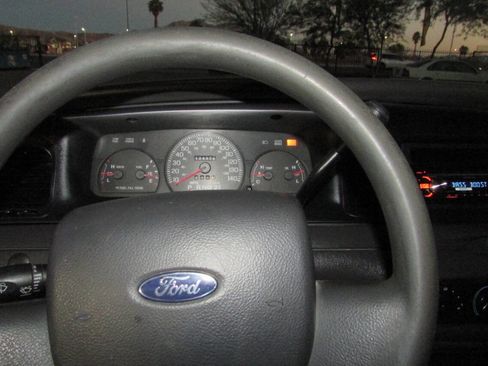 Used 2005 Ford Crown Victoria Police Interceptor image 34