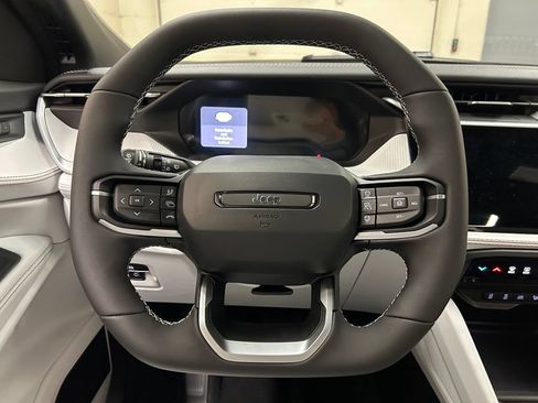New 2026 Jeep Cherokee Overland w/ Advanced Pro Tech Group AWD/4WD image 17