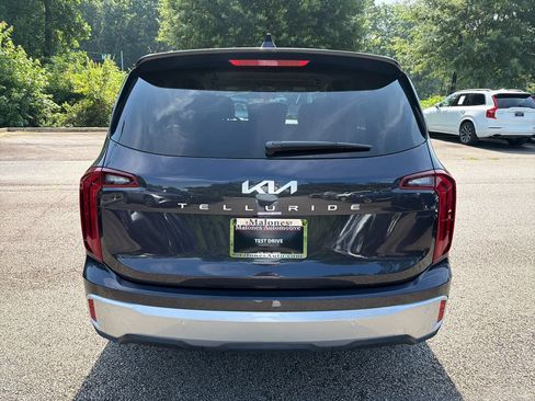 Used 2025 Kia Telluride LX FWD image 6